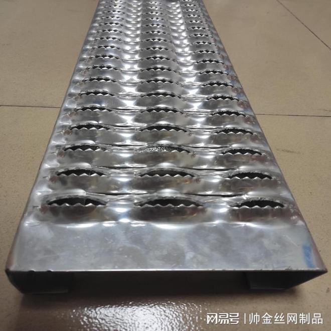 光伏走道板光伏走道板防滑齿形钢格板电厂维修防滑厂