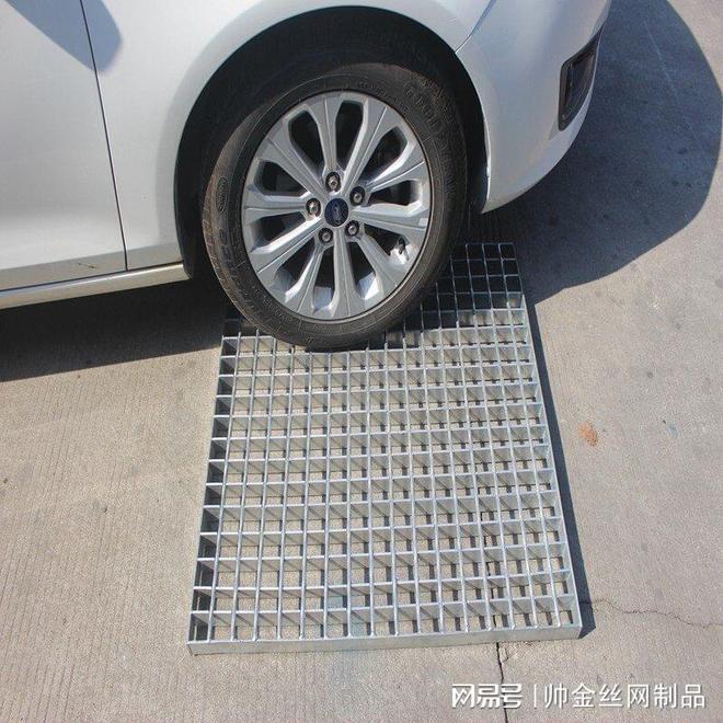 从选材到应用：热镀锌钢格板的性能优势全解析