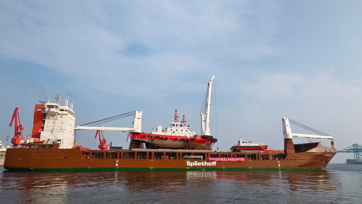 五艘中国造船舶发运助力安哥拉港口建设