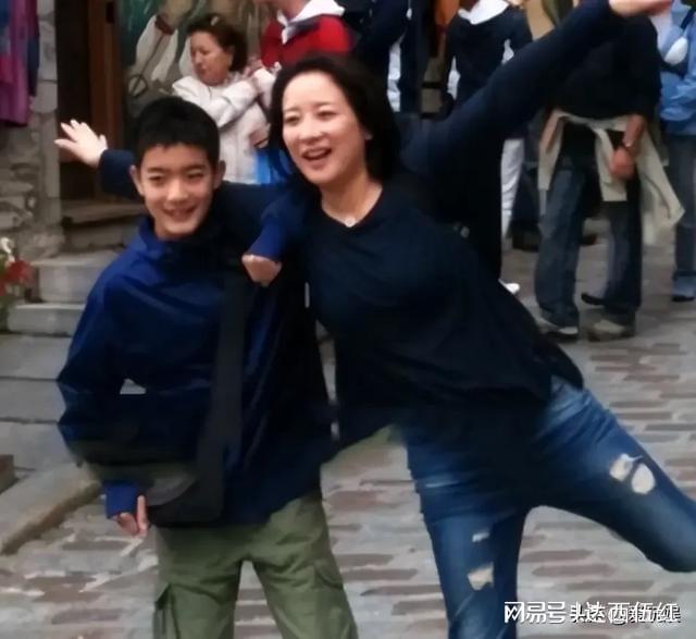 陈小艺做梦也想不到自己儿子毕业三年就已经开始为她争光了